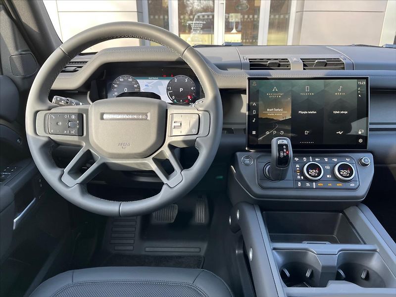 Land Rover Defender 3,0 110 X-Dynamic SE D250 AWD - fotka 10 z 14