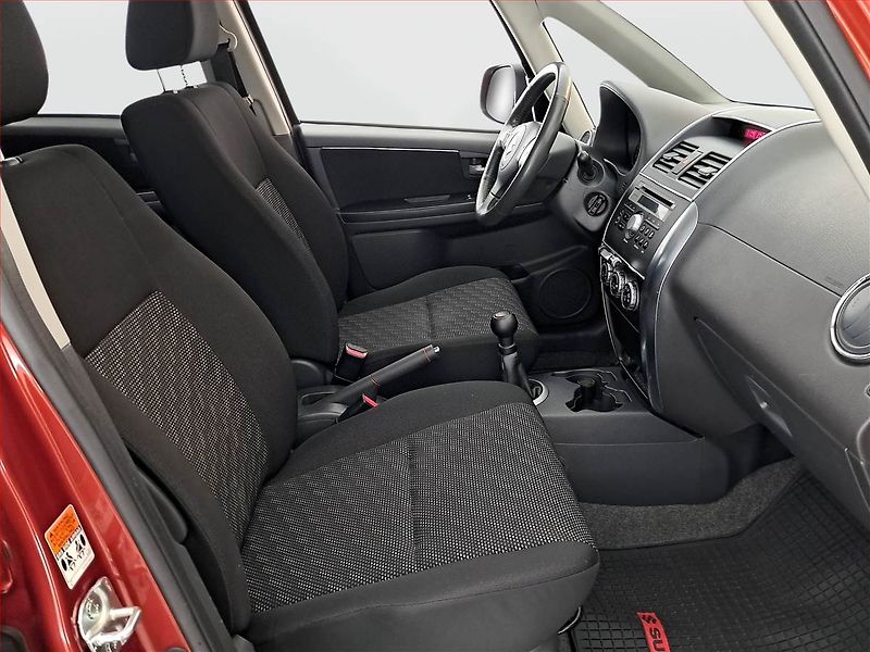 Suzuki SX4 (2007) 1.6 VVT, Vyhř. sedaček - fotka 9 z 16