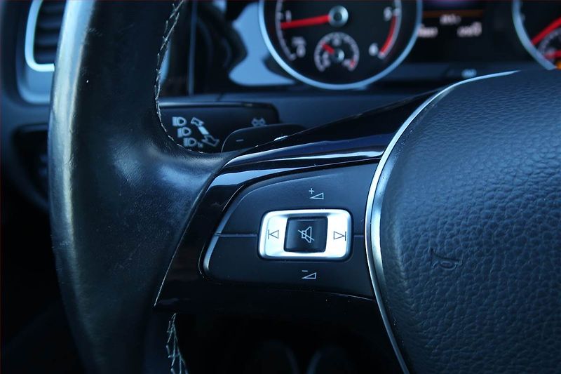 Volkswagen Golf (2014) Comfortline 1.6 TDI, Automat - fotka 18 z 23