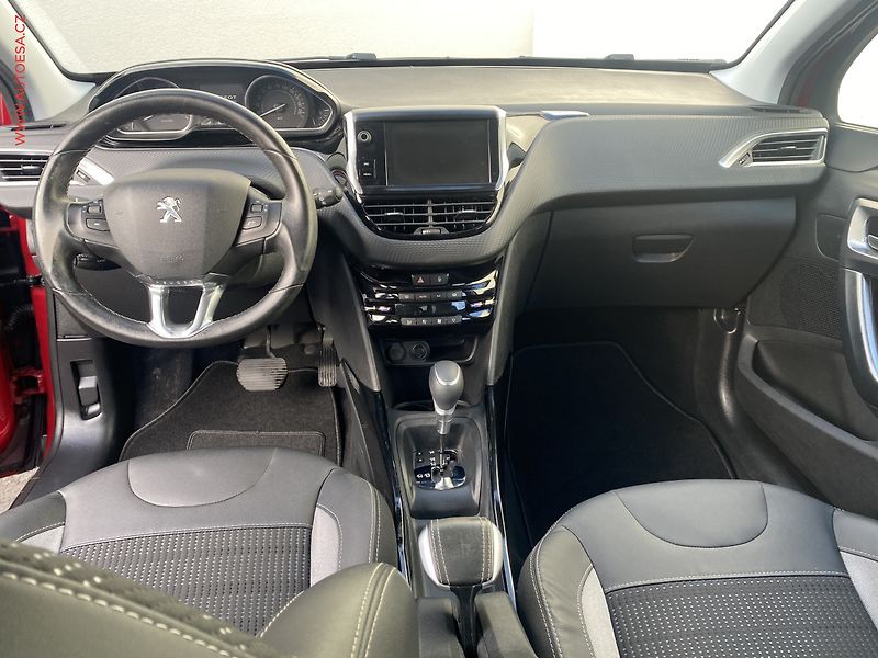 Peugeot 2008 (2016) 1.2PT, Allure, AT, navi - fotka 8 z 18