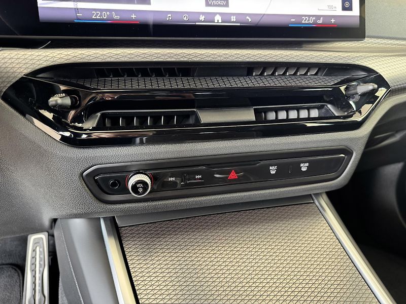 BMW Řada 3 330i xDrive*M-SPORT*Distronic - fotka 25 z 41