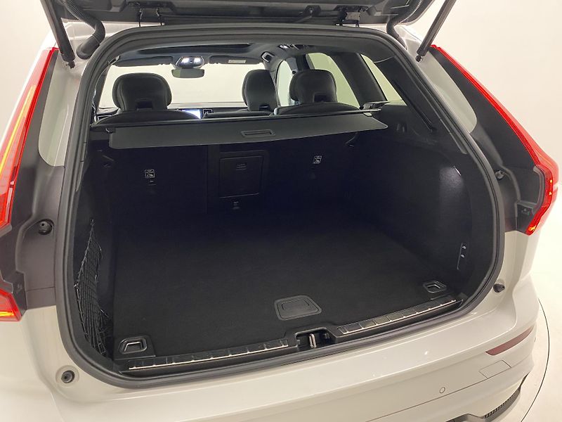 Volvo XC60 T6 AWD RECHARGE DARK PLUS AUT - fotka 6 z 63