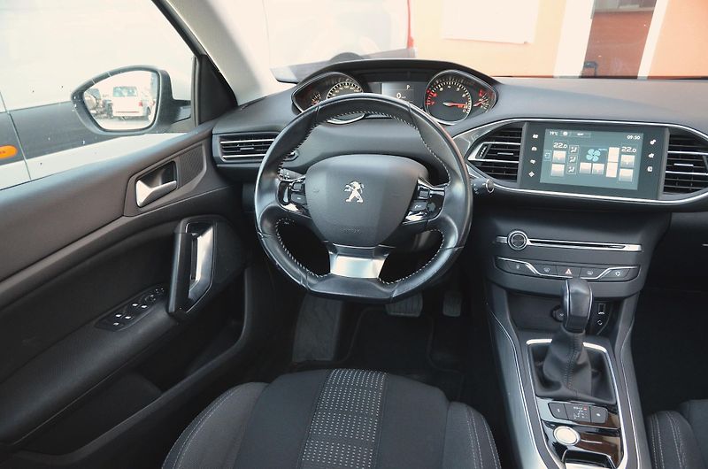 Peugeot 308 (2017) SW 1.2 96kW Allure / AUTOMAT - fotka 19 z 39