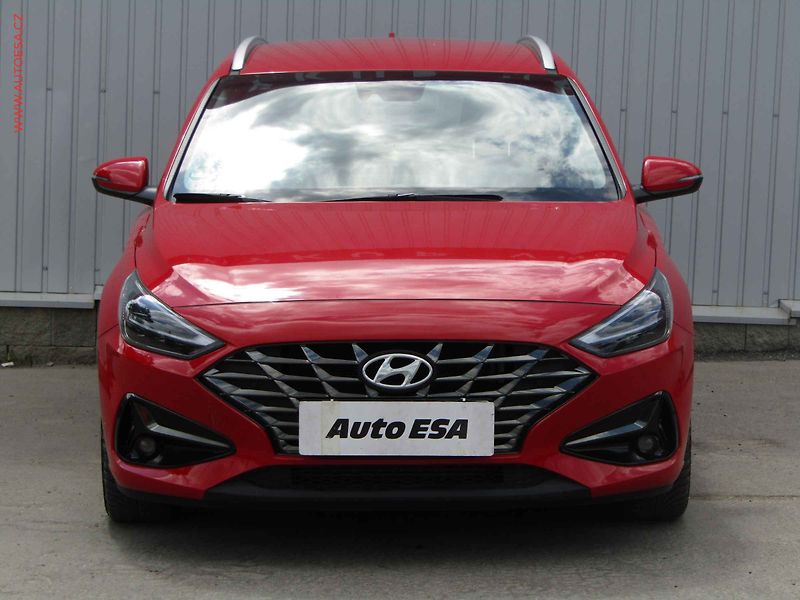 Hyundai i30 (2023) 1.0 T-GDi, ČR, Smart - fotka 2 z 20