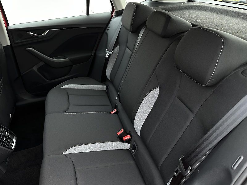 Škoda Kamiq 1.0TSi 116PS LED V.Cockpit 2Z. - fotka 25 z 30