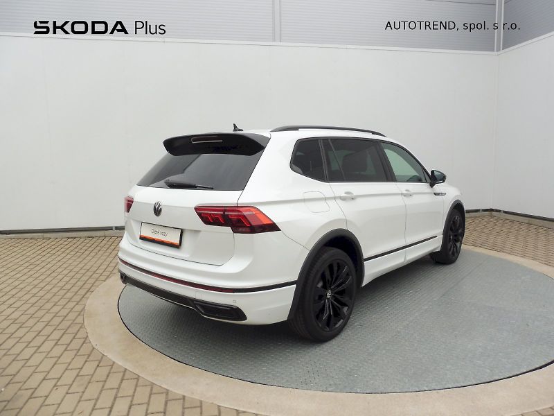 Volkswagen Tiguan Allspace (2022) R-Line 2,0 TSI 140kW DSG 4MOTI - fotka 2 z 27