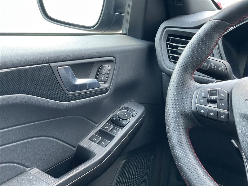 Ford Kuga 2,0 EcoBlue AWD A8 ST-Line X - fotka 13 z 23