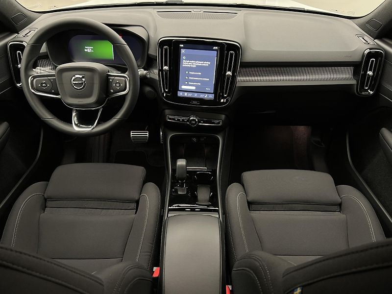 Volvo XC40 RECHARGE PLUS TWIN ENGINE AUT - fotka 2 z 43