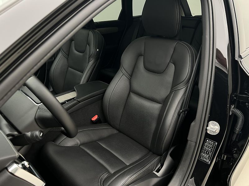 Volvo V90 CC B5 AWD ULTIMATE BRIGHT AUT - fotka 19 z 48
