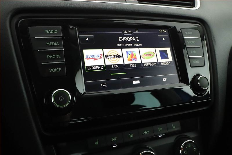 Škoda Octavia (2016) 1.6 TDI, Tempomat - fotka 13 z 17