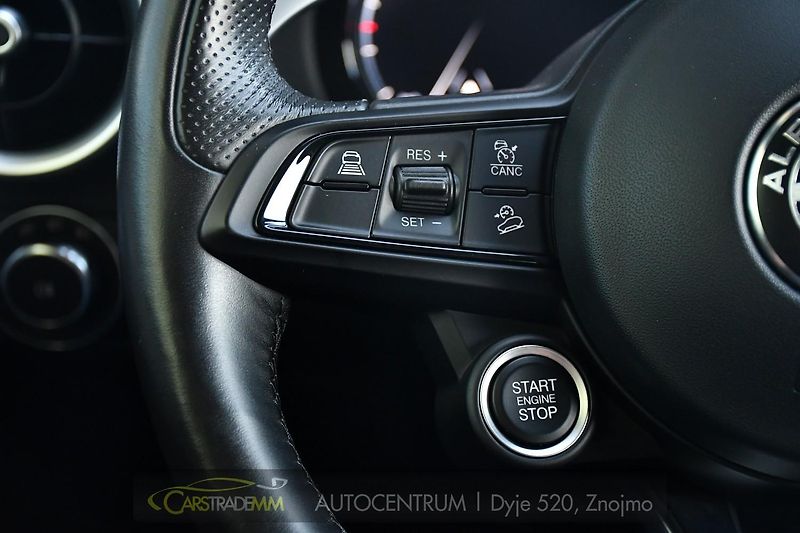 Alfa Romeo Stelvio 2.2D 16V 154kW Veloce AT8-Q4 - fotka 29 z 52
