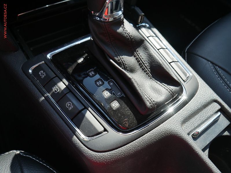 Škoda Superb (2014) 2.0 TDi, ČR, Elegance, DSG - fotka 19 z 20