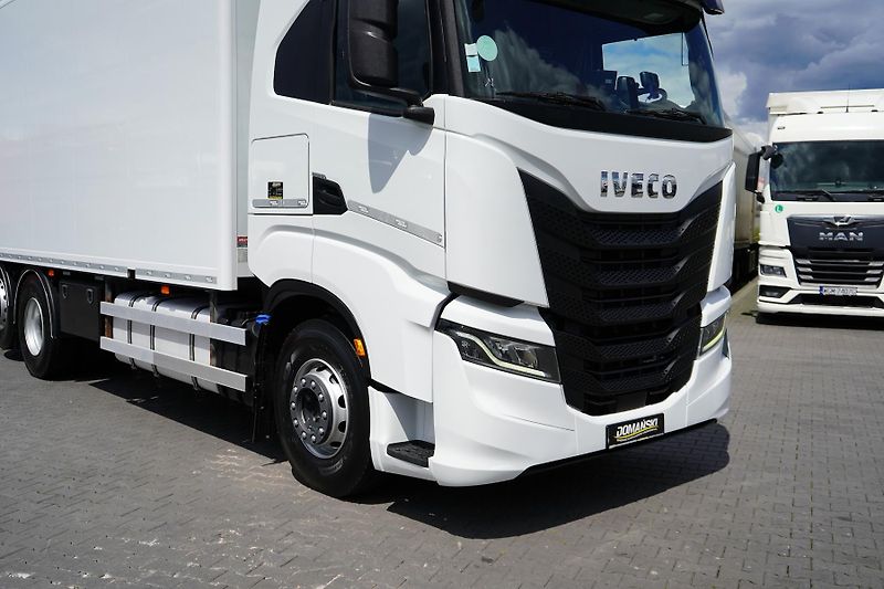 Iveco S-WAY (2021) 420 / E 6 / KONTENER + WINDA / - fotka 20 z 47