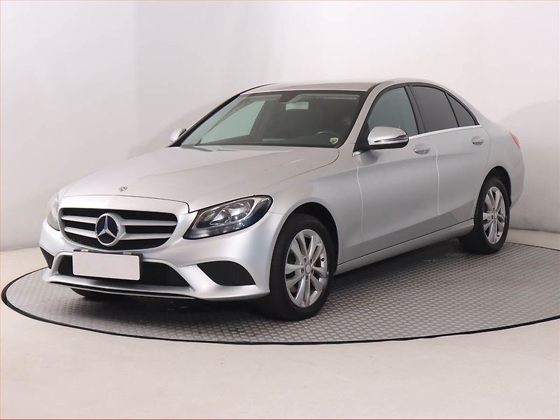 Mercedes-Benz Třídy C (2018) Classic C 220 d 4MATIC - fotka 2 z 21