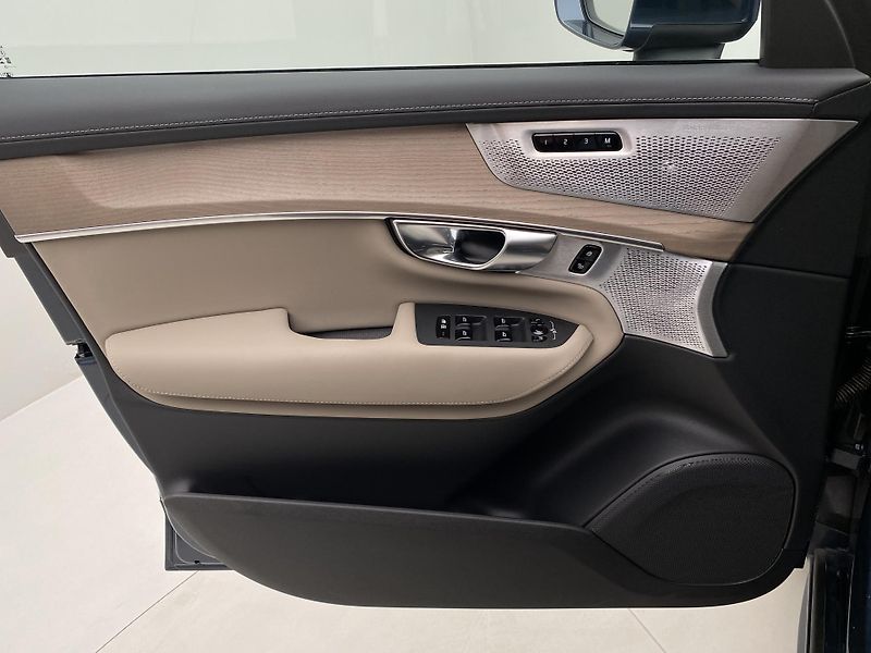 Volvo XC90 T8 AWD RECHARGE BRIGHT ULTRA 7 - fotka 7 z 73