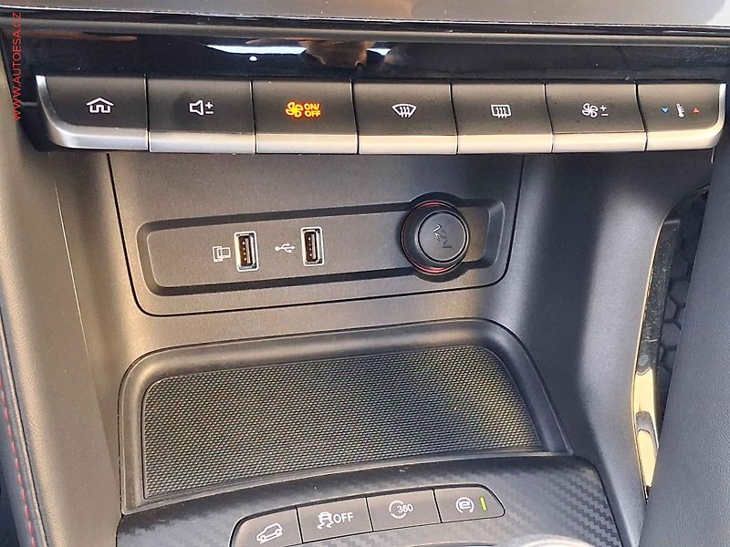 MG ZS (2023) 1.0 TGi, Luxury, LED, panor - fotka 15 z 18