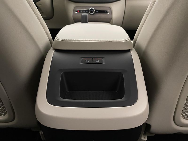 Volvo XC90 B5 AWD BRIGHT PLUS AUT CZ 7m - fotka 33 z 64