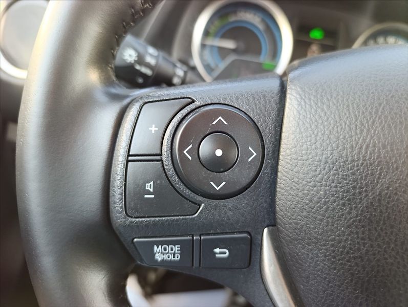 Toyota Auris 1,8 i HYBRID AT KAMERA NAVI - fotka 28 z 39