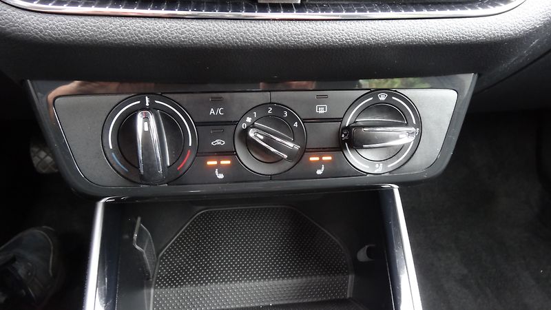 Škoda Fabia 1.0TSi Style + druhá sada kol - fotka 14 z 24