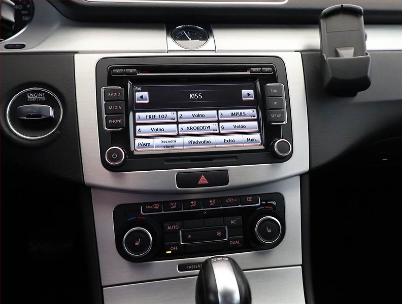 Volkswagen Passat (2012) 2.0 TDI, Automat, Serv.kniha - fotka 9 z 17