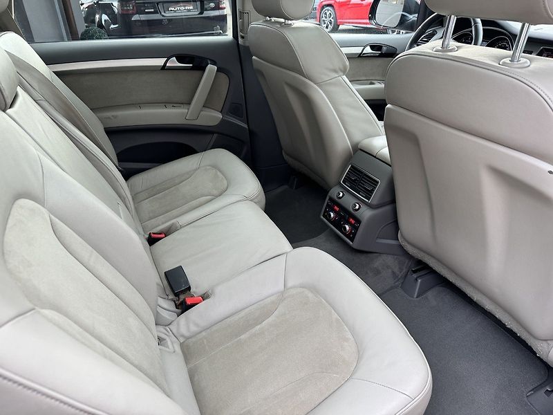 Audi Q7 (2012) 3.0TDi S-Line Vzduch Panorama - fotka 20 z 50