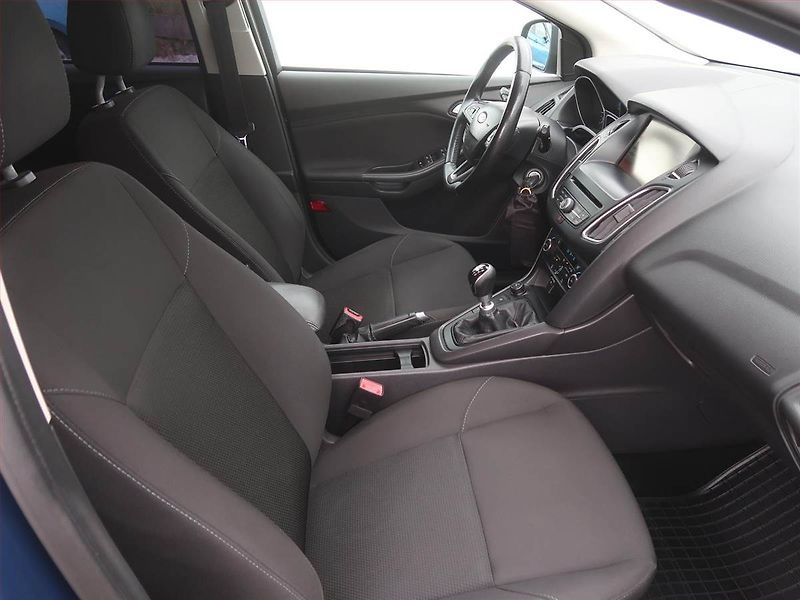 Ford Focus (2015) 1.5 TDCi, Serv.kniha, Navi - fotka 9 z 16