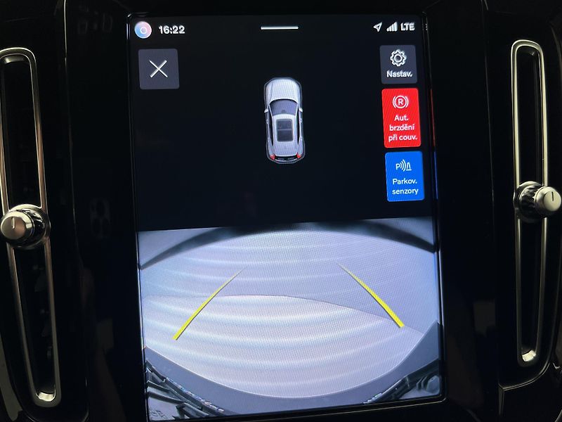 Volvo XC40 RECHARGE CORE AUT - fotka 30 z 46