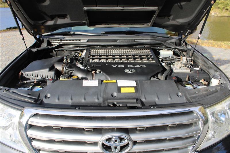 Toyota Land Cruiser 200 4.5 D-4D V8 / CZ - fotka 38 z 38