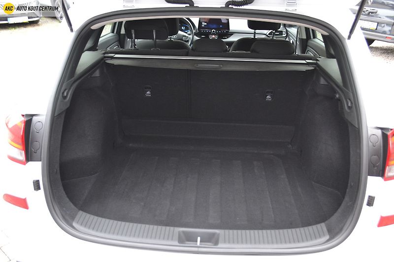 Hyundai i30 WG 1,5I MT SMART FAMILY NAVI - fotka 14 z 39