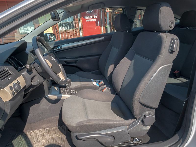 Opel Astra (2007) 1.4i 66KW KUPÉ – SERVISKA - fotka 14 z 40