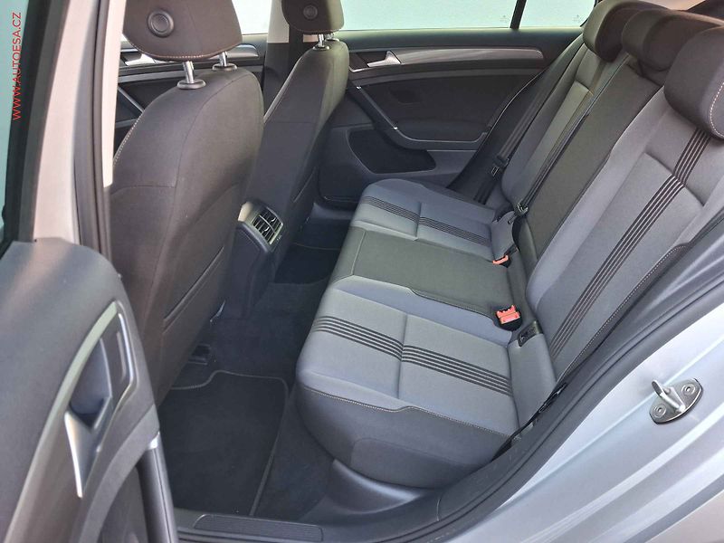 Volkswagen Golf (2016) 2.0 TDi, Allstar, DSG, navi - fotka 10 z 18