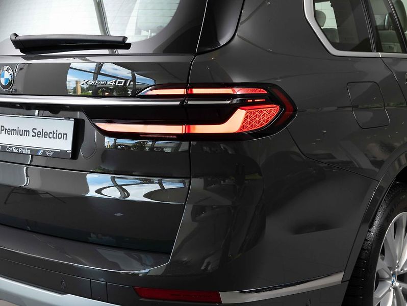 BMW X7 xDrive40i - fotka 9 z 25