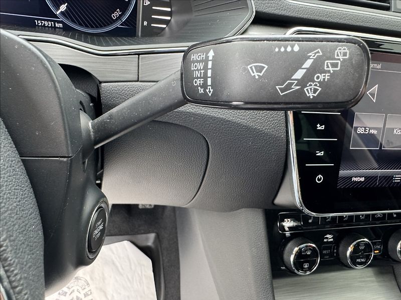 Škoda Superb 2,0 TDI DSG STYLE DPH 1.maj ČR - fotka 32 z 50