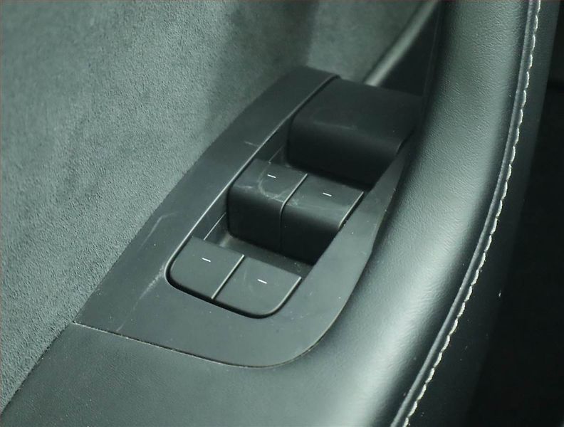 Tesla Model Y (2022) Long Range AWD 79kWh, SoH 89% - fotka 16 z 24