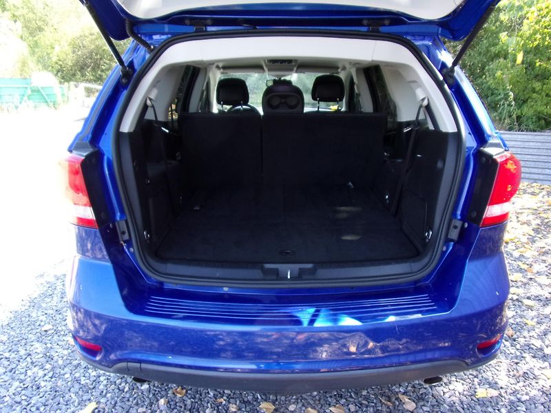 Dodge Journey (2015) 3.6L V6 208kW SXT AUTOMAT 7MÍS - fotka 16 z 21