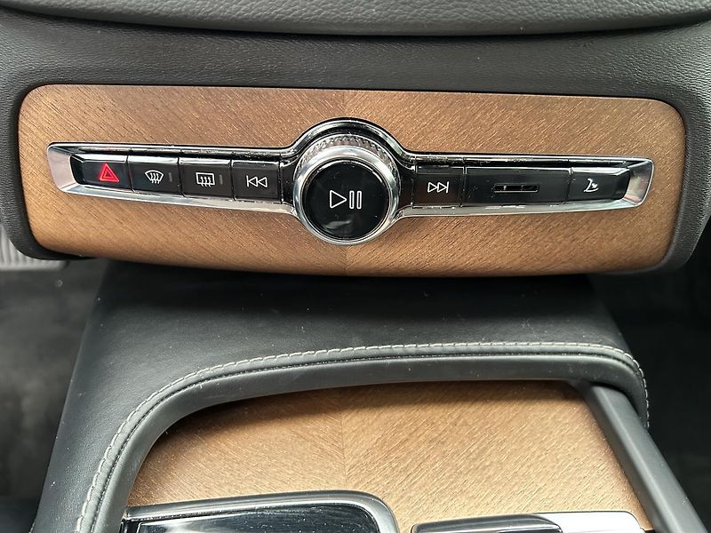 Volvo XC90 2.0 D5 4x4 Inscription - fotka 19 z 35