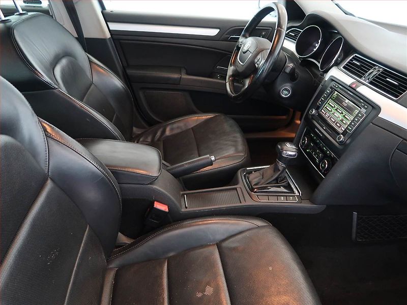 Škoda Superb (2012) 2.0 TDI, Automat, Navi, Xenony - fotka 9 z 15