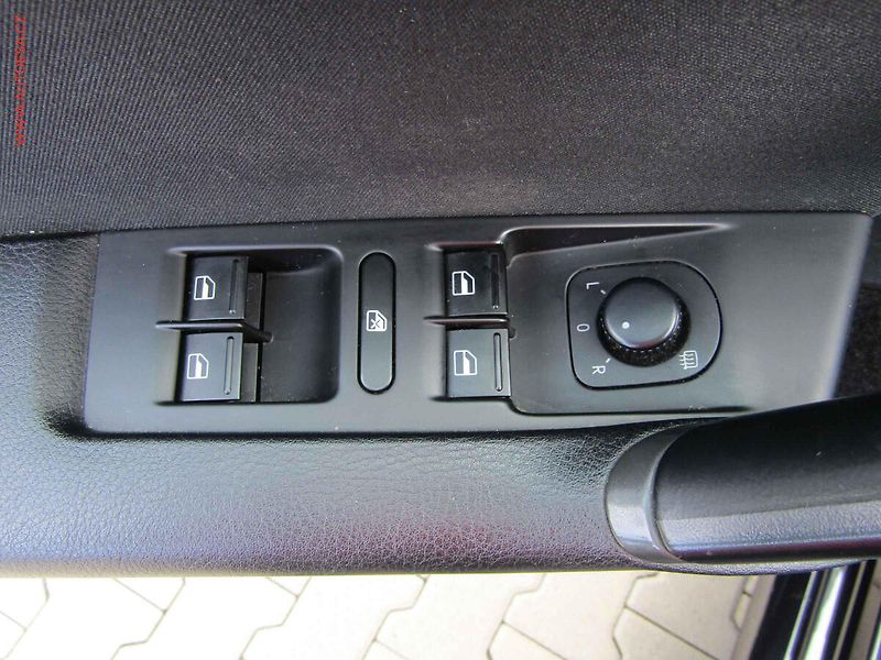 Volkswagen Passat (2014) 2.0TDi, servis.kniha - fotka 11 z 16
