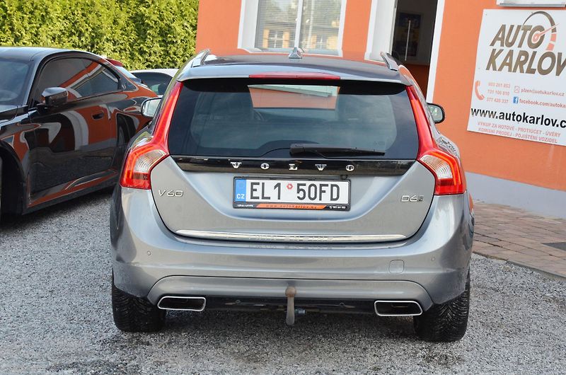 Volvo V60 (2016) 2.4 D6 AWD PHEV 212kW Momentum - fotka 5 z 39