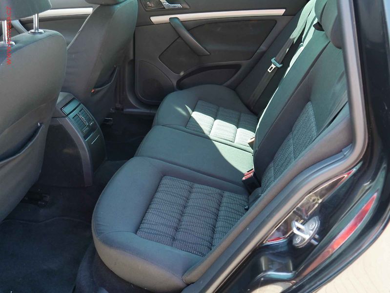 Škoda Octavia (2010) 1.6TDi, Navi, xenon - fotka 10 z 18