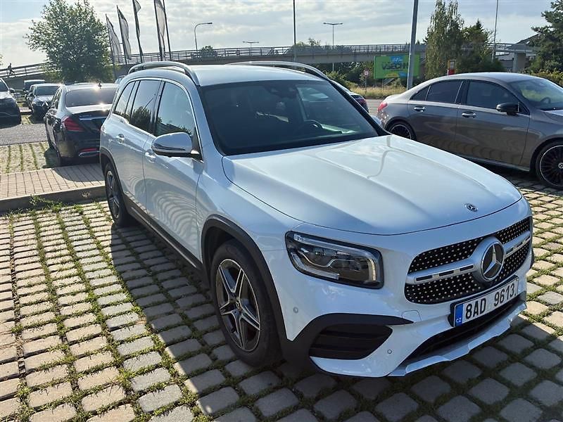 Mercedes-Benz GLB (2020) - fotka 2 z 18