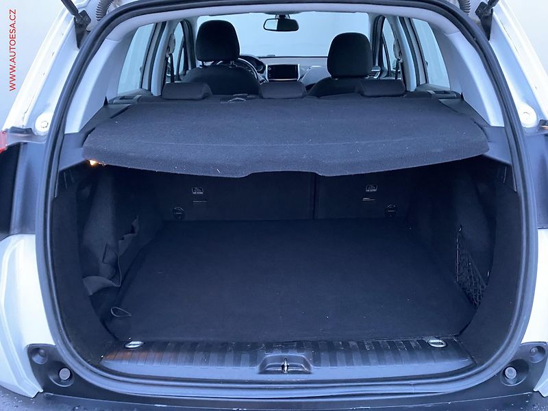 Peugeot 2008 (2019) 1.2 PT, 2.maj,ČR, AC, temp - fotka 7 z 15