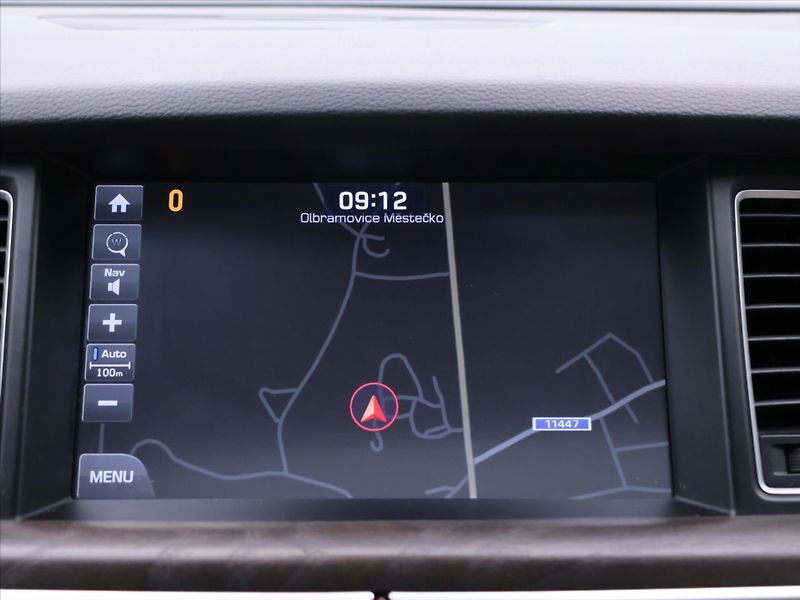 Hyundai Genesis 3,8 V6 232kW Exclusive 4x4 CZ - fotka 25 z 40
