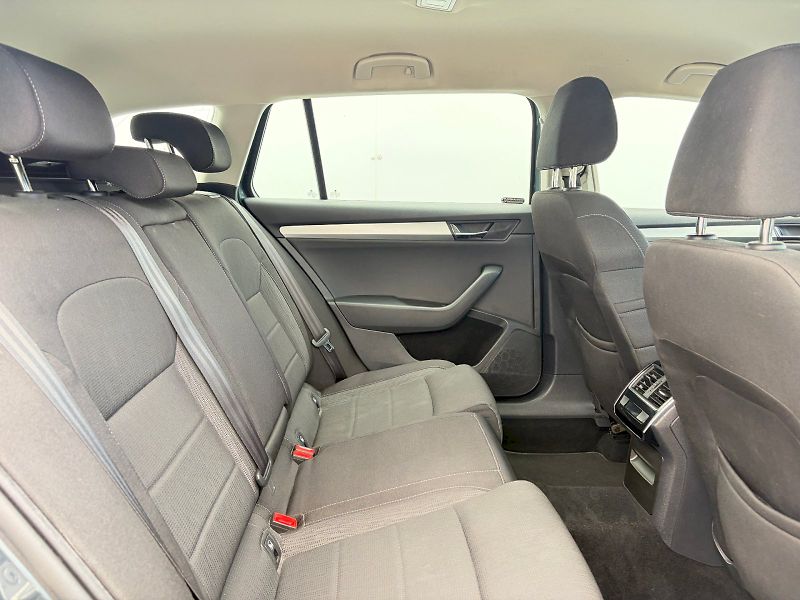 Škoda Superb (2017) Combi 2.0 TDI / 110kW / AMBITI - fotka 9 z 35