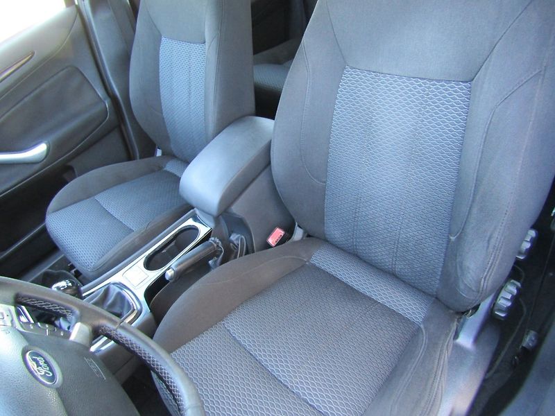 Ford Mondeo (2008) 2.0 TDCi GHIA 1.MAJITEL - fotka 20 z 43