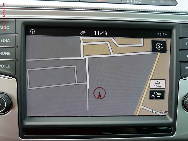 Volkswagen Passat (2016) 2.0 TDi, Comfortline - fotka 20 z 23