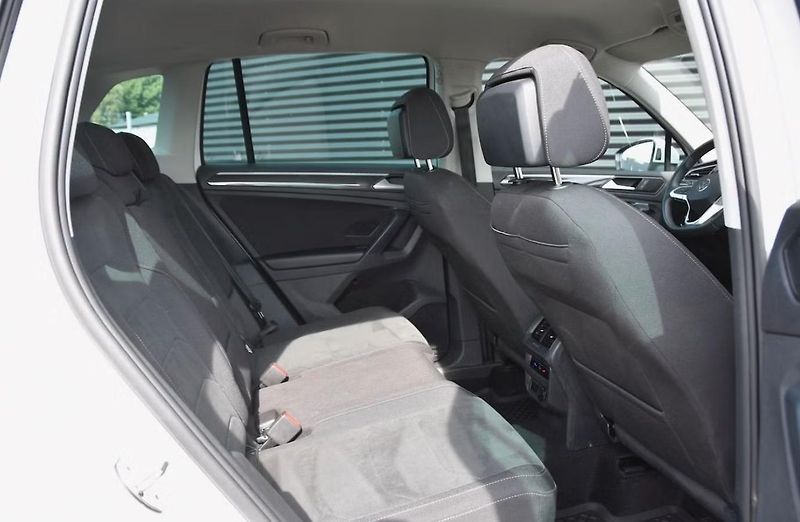 Volkswagen Tiguan eHybrid 1.4 TSI ACT OPF Matrix - fotka 13 z 20