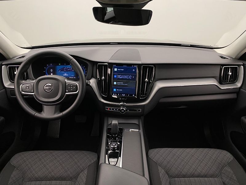 Volvo XC60 B4 CORE AUT CZ - fotka 2 z 45