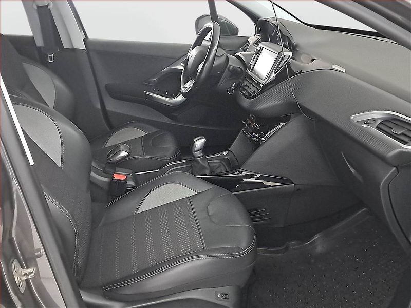 Peugeot 2008 (2018) Allure 1.2 PureTech - fotka 9 z 18