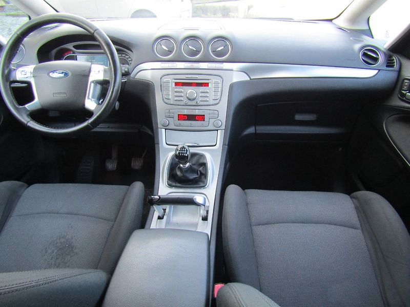 Ford S-MAX (2008) 1.8 TDCi 92kW  7 MÍST - fotka 14 z 35